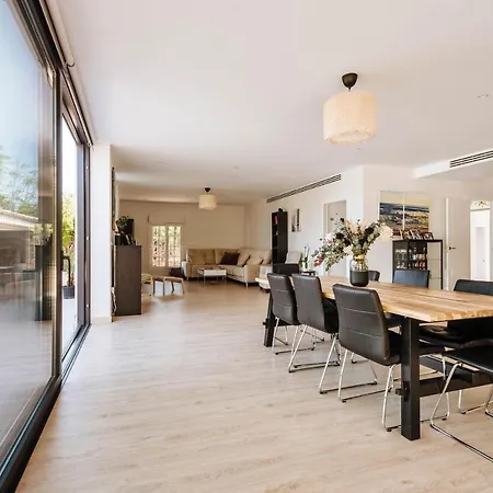 Villa Triana4 *