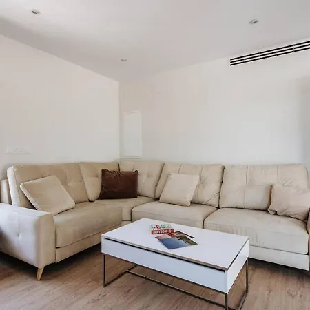 Villa Triana4 *
